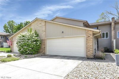 /international/us/16831-orchard-grove-drive-middleburg-heights-oh-110108176642/