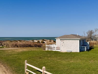 /international/us/280-harbor-point-road-barnstable-ma-110107281797/