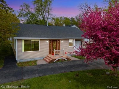 /international/us/7969-richardson-road-west-bloomfield-twp-mi-110107752901/