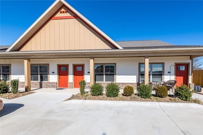 /international/us/701-s-mock-street-prairie-grove-ar-110107655208/