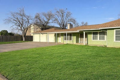 /international/us/984-north-monroe-street-la-grange-tx-110104973454/