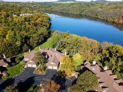 /international/us/8-rock-cove-lane-galena-il-110120149971/