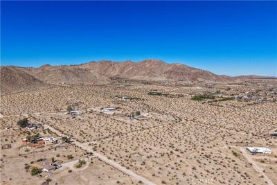 /international/us/61830-highland-drive-joshua-tree-ca-110103102066/