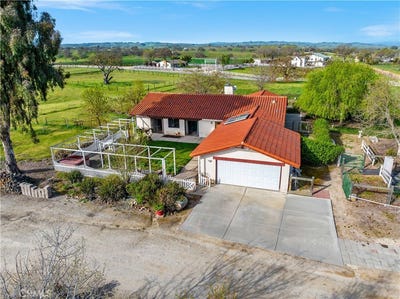 /international/us/7595-feenstra-road-paso-robles-ca-110098459995/
