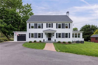 /international/us/229-shore-road-westerly-ri-110108490145/