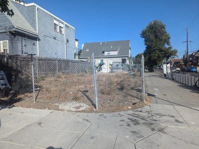 /international/us/3700-west-st-oakland-ca-110108717964/