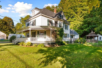 /international/us/17-maplewood-avenue-milton-vt-110120041177/