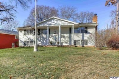 /international/us/11510-farnam-street-omaha-ne-110108236396/