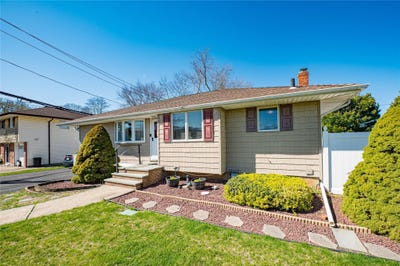 /international/us/3-baylor-drive-smithtown-ny-110098683356/
