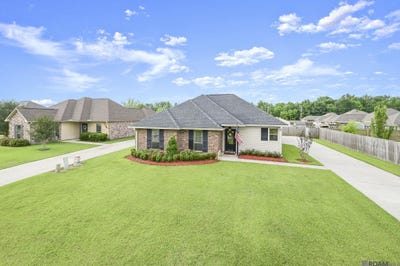 /international/us/38513-east-court-prairieville-la-110107682608/