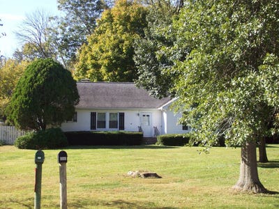 /international/us/630-e-beardstown-st-virginia-il-110120718498/