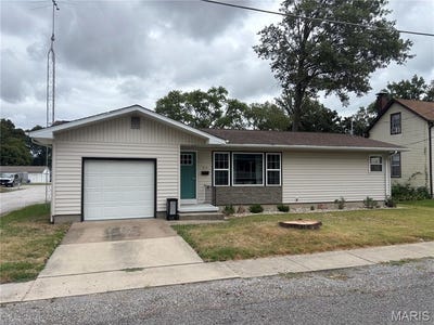 /international/us/210-n-elm-street-breese-il-110104625323/