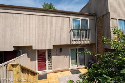 /international/us/804-s-oak-brook-ridge-drive-rochester-hills-mi-110108253755/