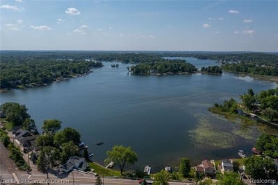 /international/us/7224-andersonville-road-independence-twp-mi-110108957665/