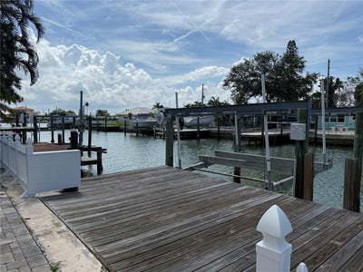/international/us/325-e-madeira-avenue-madeira-beach-fl-110101329245/