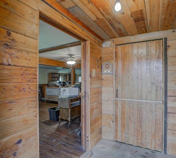 /international/us/1720-main-street-weaverville-ca-110098306917/