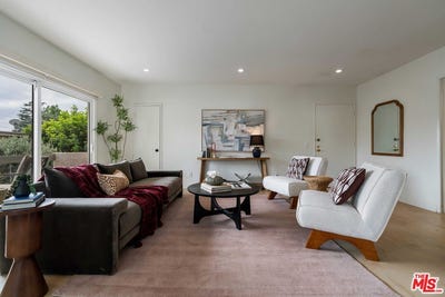 /international/us/5055-coldwater-canyon-ave-sherman-oaks-ca-110108239432/