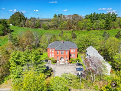 /international/us/85-middle-street-hallowell-me-110108144836/