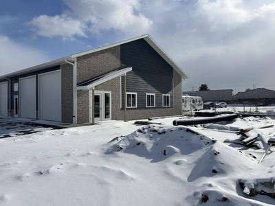 /international/us/421-north-star-rd-holmen-wi-110105040347/