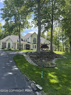 /international/us/198-great-bear-way-road-east-stroudsburg-pa-110109002164/