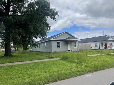 /international/us/823-myra-st-moberly-mo-110108984576/