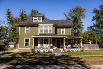 /international/us/617-e-delaware-street-siloam-springs-ar-110103316082/