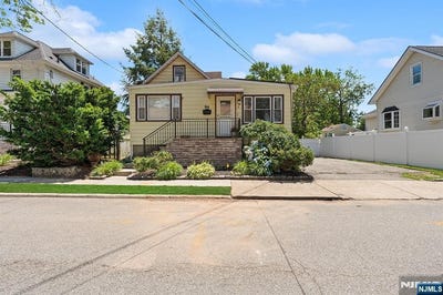 /international/us/94-phelps-avenue-bergenfield-nj-110109067444/
