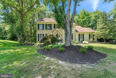 /international/us/203-s-esther-ln-yardley-pa-110109327187/