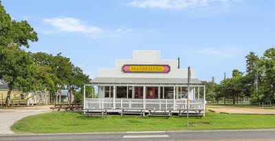 /international/us/102-south-washington-street-round-top-tx-110100372338/