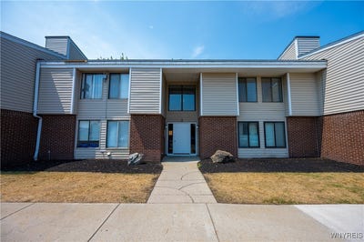 /international/us/2-southcreek-court-amherst-ny-110101256947/