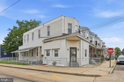 /international/us/943-maple-terrace-darby-pa-110119648615/
