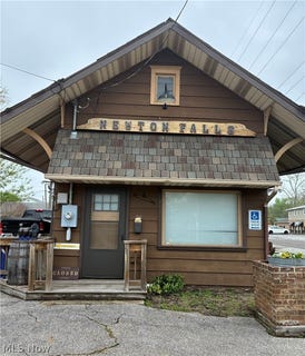 /international/us/75-e-broad-street-newton-falls-oh-110107611126/