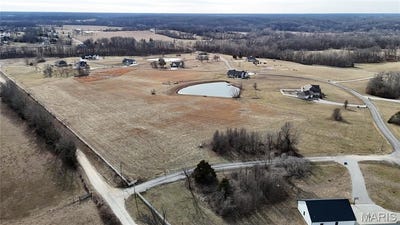 /international/us/8-northern-dancer-drive-troy-mo-110105317444/