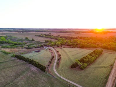 /international/us/40050-ne-10th-st-pratt-ks-110107637736/