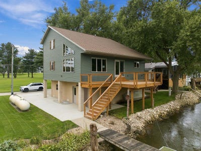 /international/us/1749-62-golf-course-boulevard-independence-ia-110120529583/