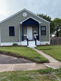 /international/us/121-whitelaw-avenue-east-alton-il-110108768451/