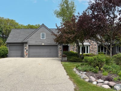 /international/us/2618-w-lake-park-ct-mequon-wi-110106567285/