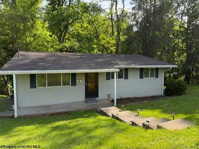 /international/us/151-grove-street-westover-wv-110108097008/