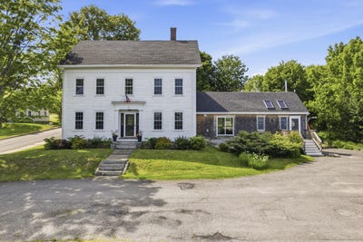/international/us/27-hooper-street-wiscasset-me-110108715478/