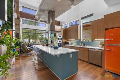 /international/us/408-starlight-village-loop-leander-tx-110109369057/
