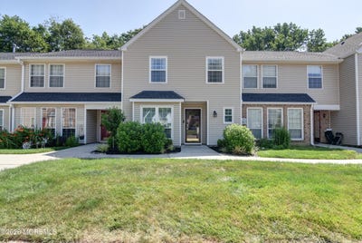 /international/us/242-teasdale-place-morganville-nj-110109217049/