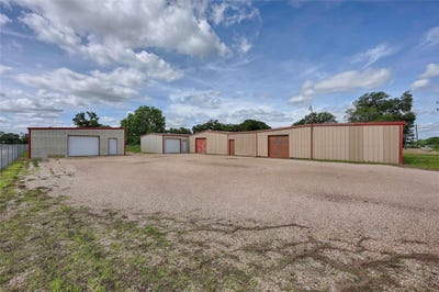 /international/us/1410-us-highway-90a-e-hallettsville-tx-110107987126/