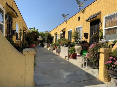 /international/us/329-w-ross-place-wilmington-ca-110099379396/