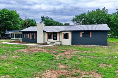 /international/us/2700-n-witte-st-poteau-ok-110108363116/