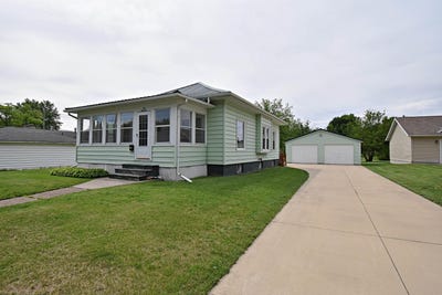 /international/us/619-se-3rd-street-independence-ia-110108437979/