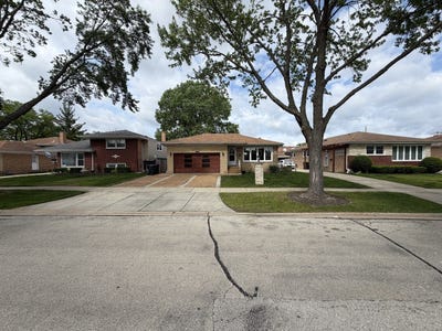 /international/us/8908-ozark-avenue-morton-grove-il-110108199580/
