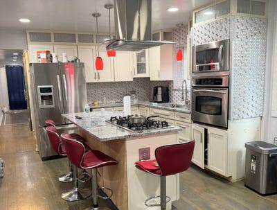 /international/us/14520-s-wentworth-avenue-riverdale-il-110110368739/