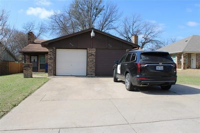 /international/us/615-renfro-street-burleson-tx-110106095911/