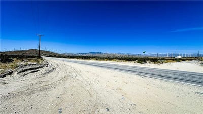 /international/us/7-dillon-road-desert-hot-springs-ca-110106526897/
