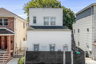 /international/us/8010-59th-street-glendale-ny-110101609867/